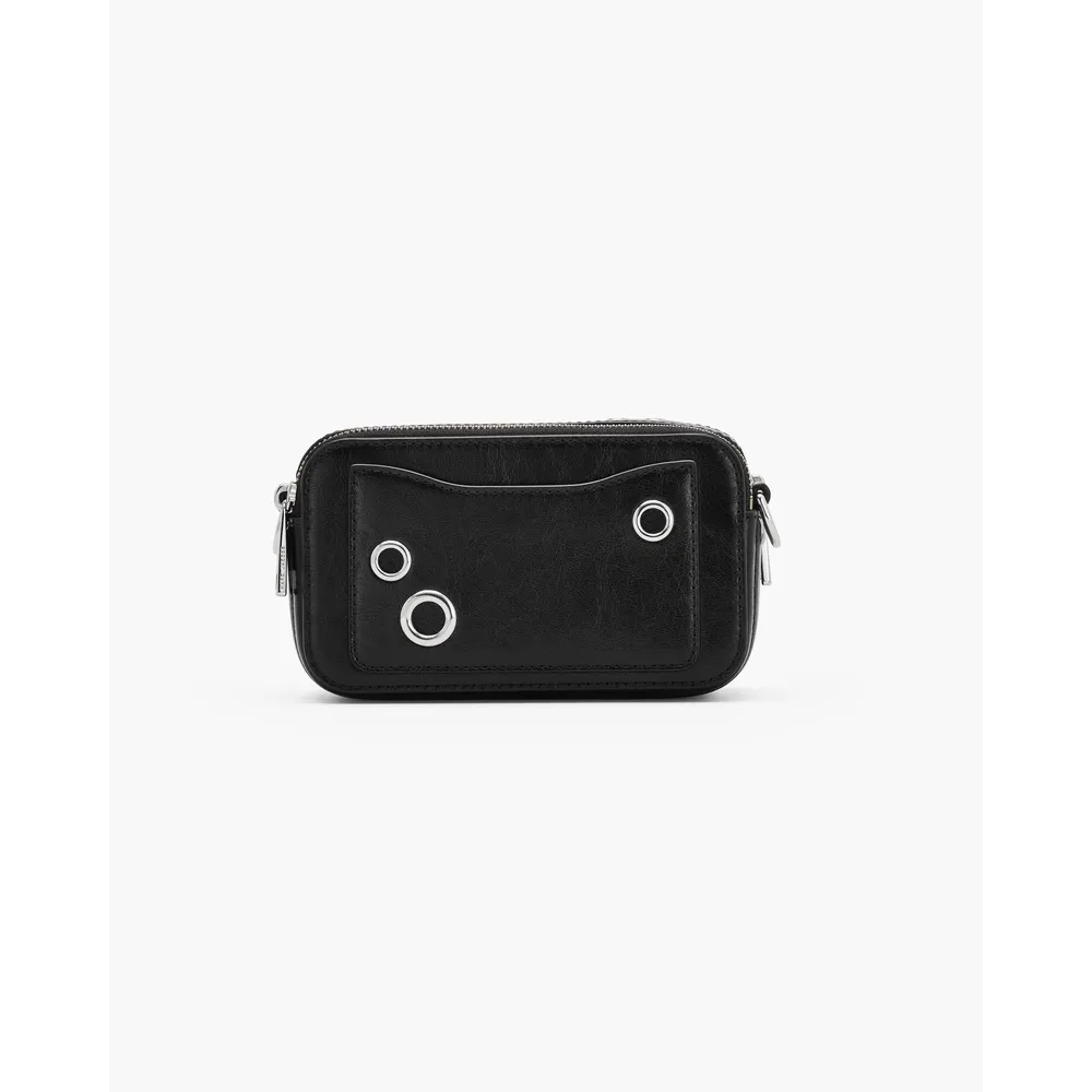 2s6hcr003h01_2_webp.webp CARTERA MARC JACOBS THE GROMMET CHARM SNAPSHOT | NEGRO
