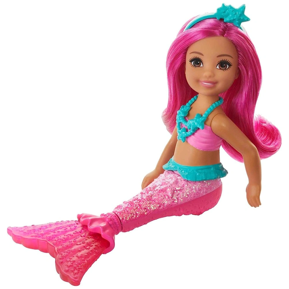 Barbie Dreamtopia de Sirena Chelsea con pelo y cola rosados accesorio de tiara pequeña