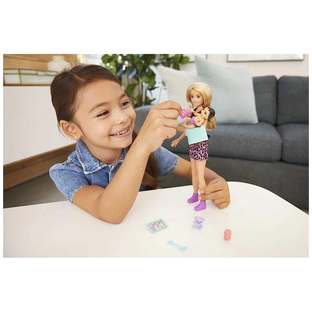 Barbie skipper babysitters inc. rubia de 22.86 cm accesorios una bebé y 4 piezas de narración