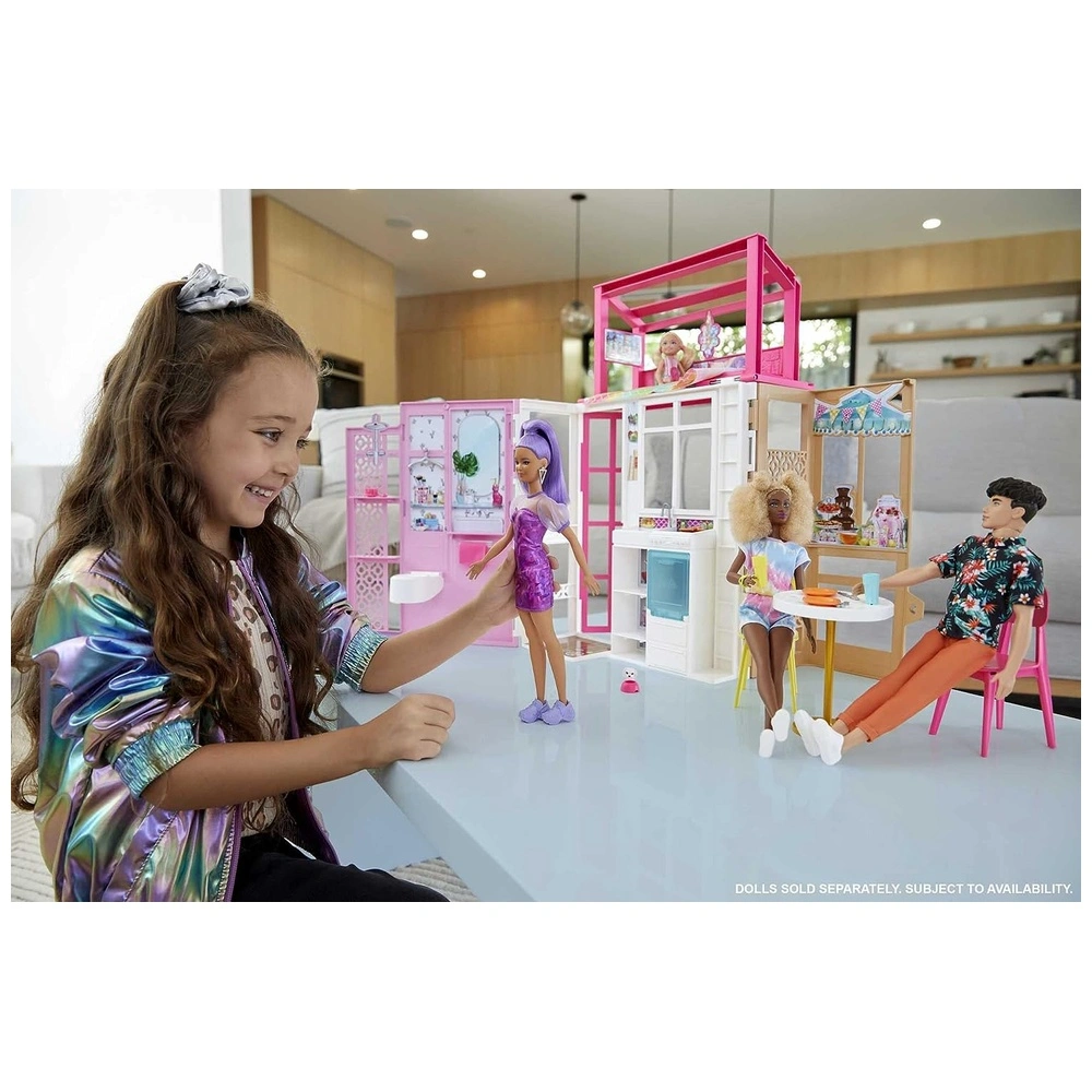 Barbie Casa de muñecas con 2 niveles y 4 zonas de juego con cachorro de mascotas y accesorios