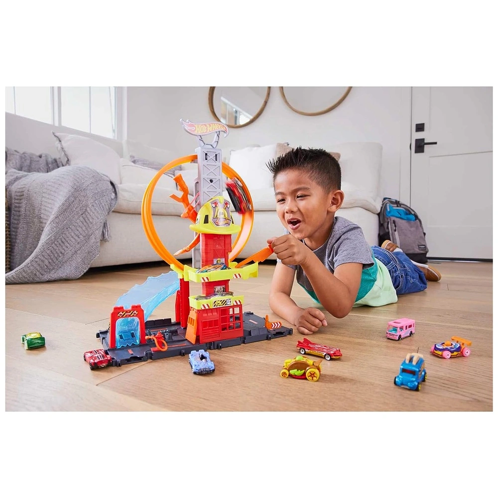 Hot Wheels Toy Car Track Set City Super Loop Estación De Bomberos Y Camión De Bomberos
