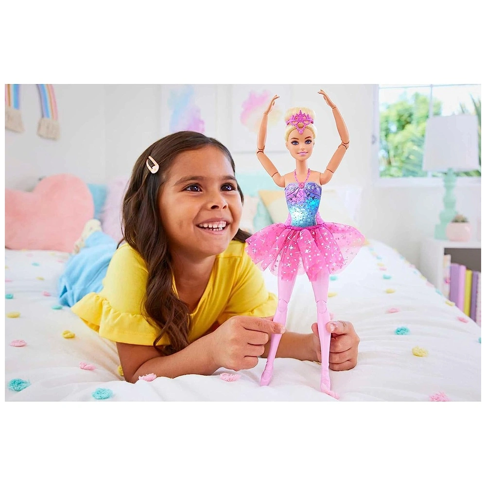 Barbie Dreamtopia Twinkle Lights posable ballerina con 5 espectáculos de iluminación