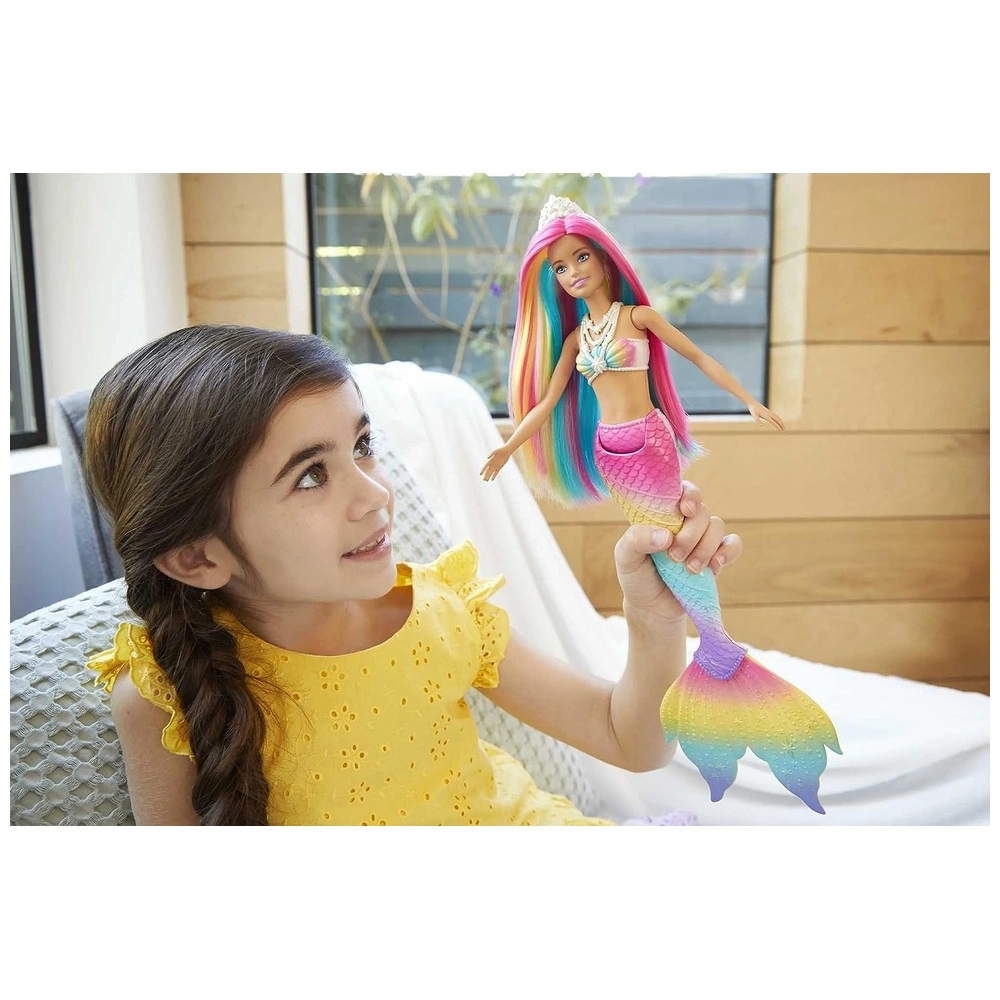 Barbie Sirena Dreamtopia Mágica con cabello color arco iris y cambio de color activado con el agua