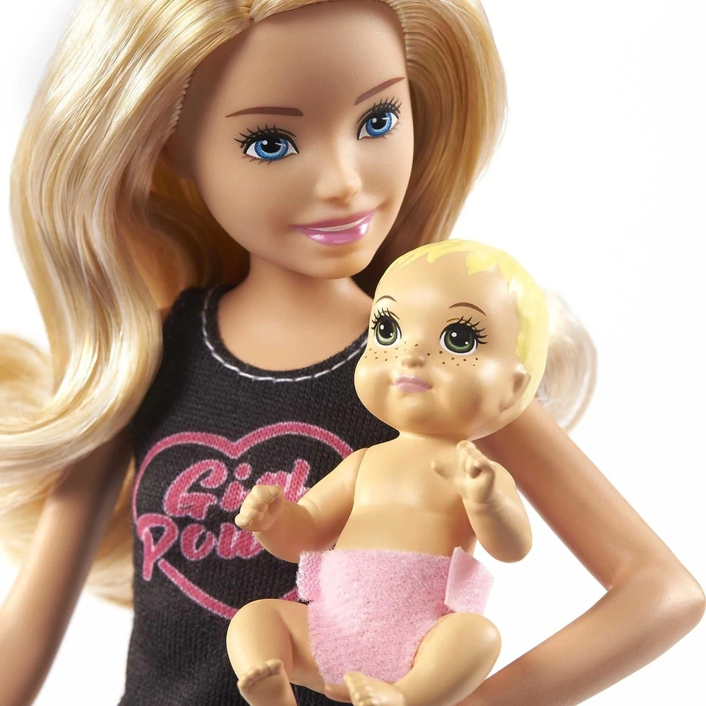 Barbie skipper babysitters inc. rubia de 22.86 cm accesorios una bebé y 4 piezas de narración