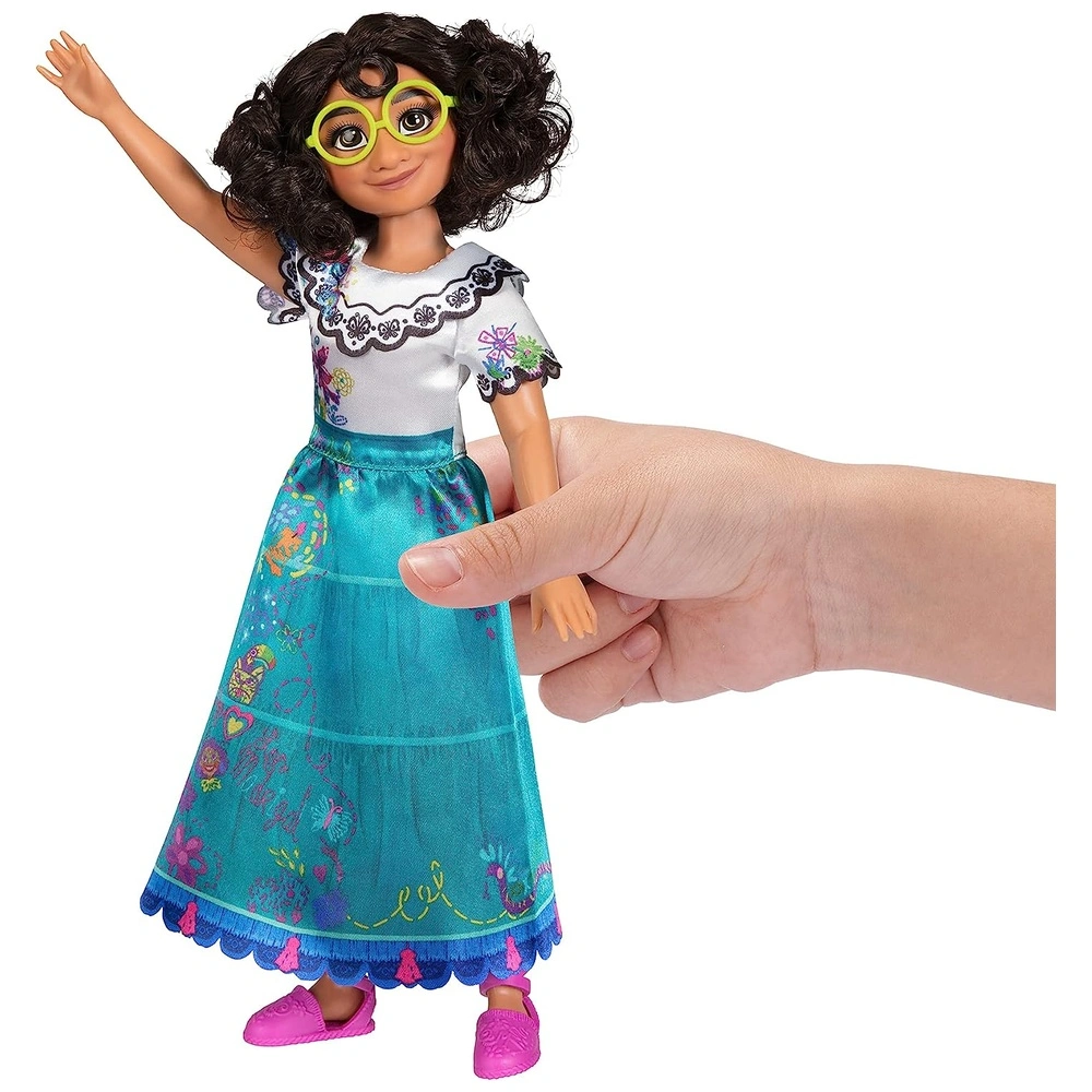 Disney encanto mirabel de moda con vestido zapatos y lentes