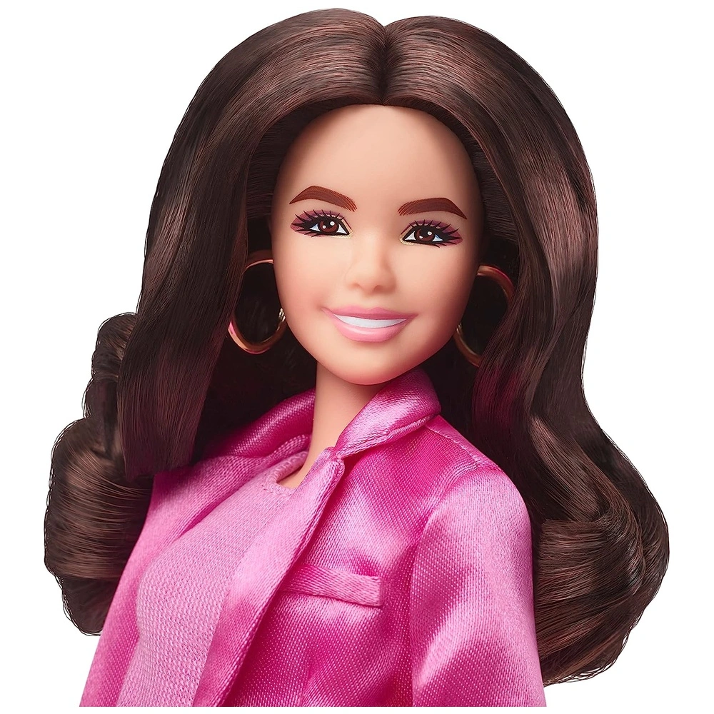 81gthYtERkL._AC_SL1500_.webp Barbie The Movie Gloria coleccionable con traje de tres piezas rosa power con tacones de tiras