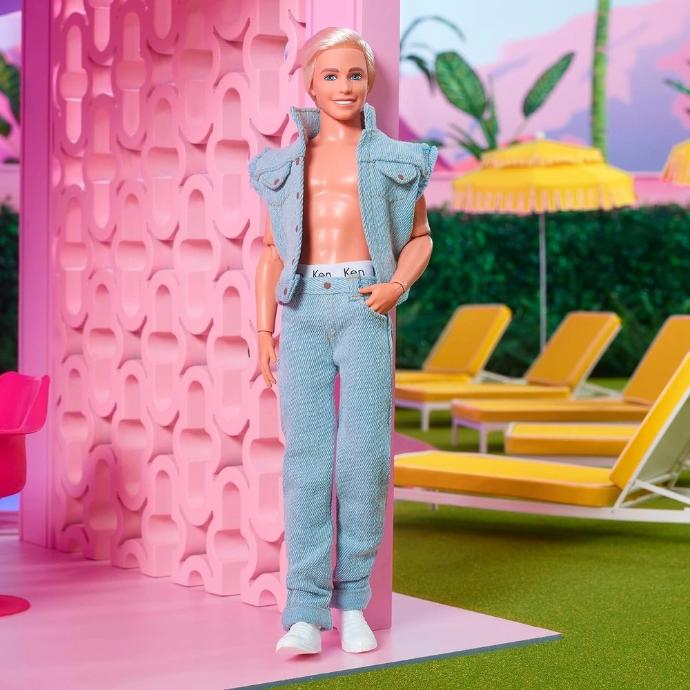 Barbie The Movie Ken coleccionable con conjunto de mezclilla a juego con ropa interior original