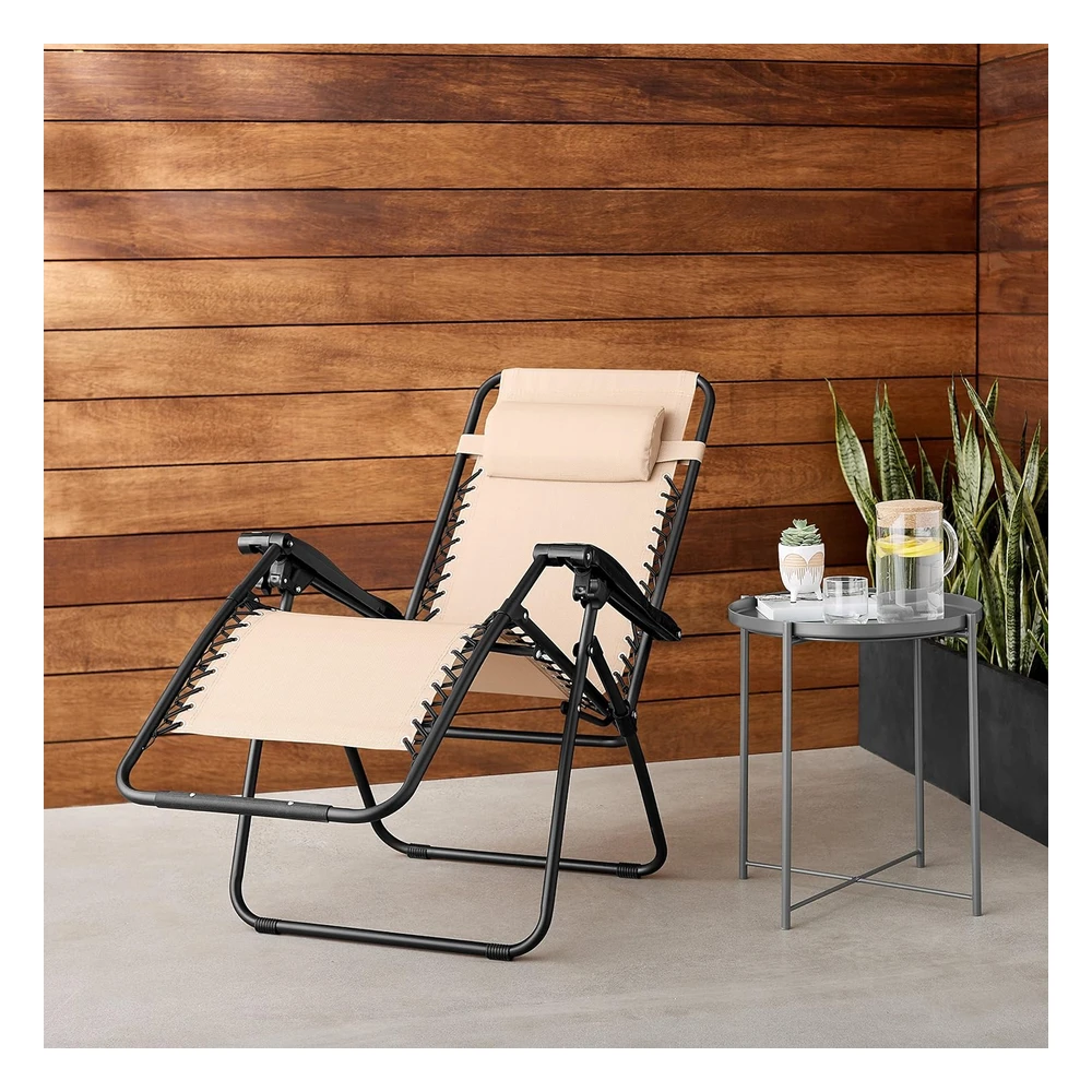 Amazon Basics Silla Reclinable Plegable de Textilene Para Exteriores con Almohada, 26 Pulgadas, Color Beige