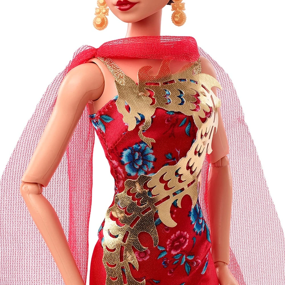 B0BSMWMM1D-3.webp Barbie anna may wong para Barbie inspiring women collector series Barbie signature vestido rojo