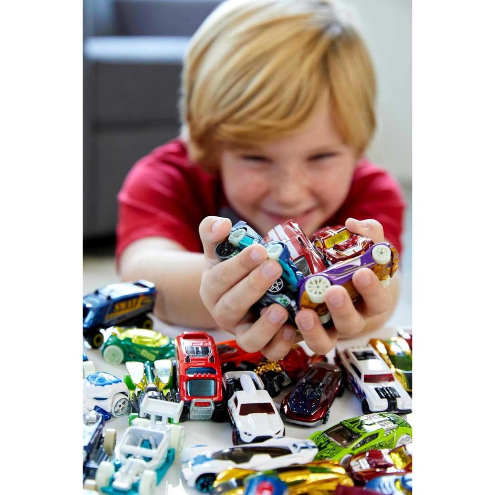 Hot Wheels Paquete de 50 Automóviles  (Los estilos pueden variar)