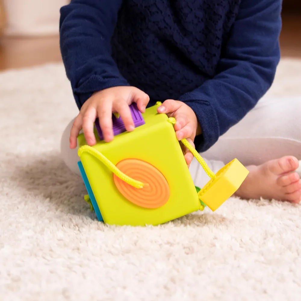 JUEGO CLASIFICADOR DE FORMAS OOMBEE CUBE FAT BRAIN