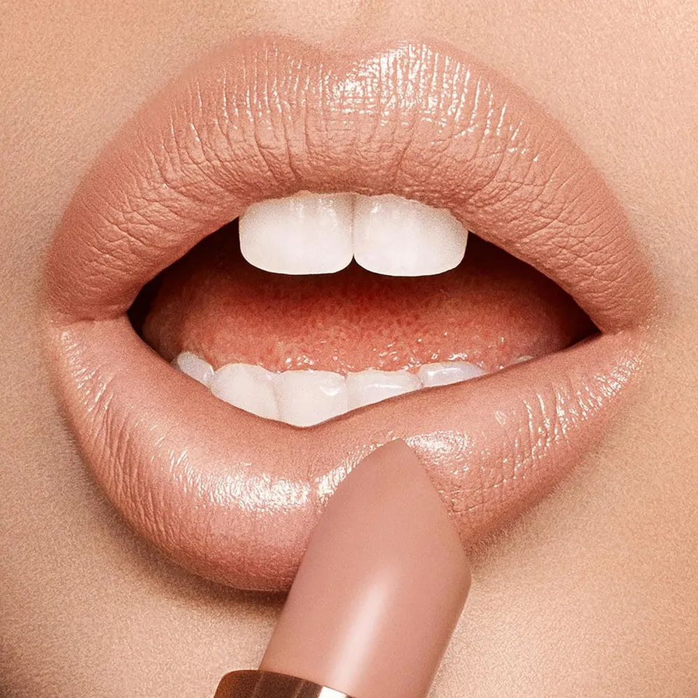 Charlotte Tilbury K.i.s.s.i.n.g Lápiz labial | Kate desnuda - nude en tonos rosa claro