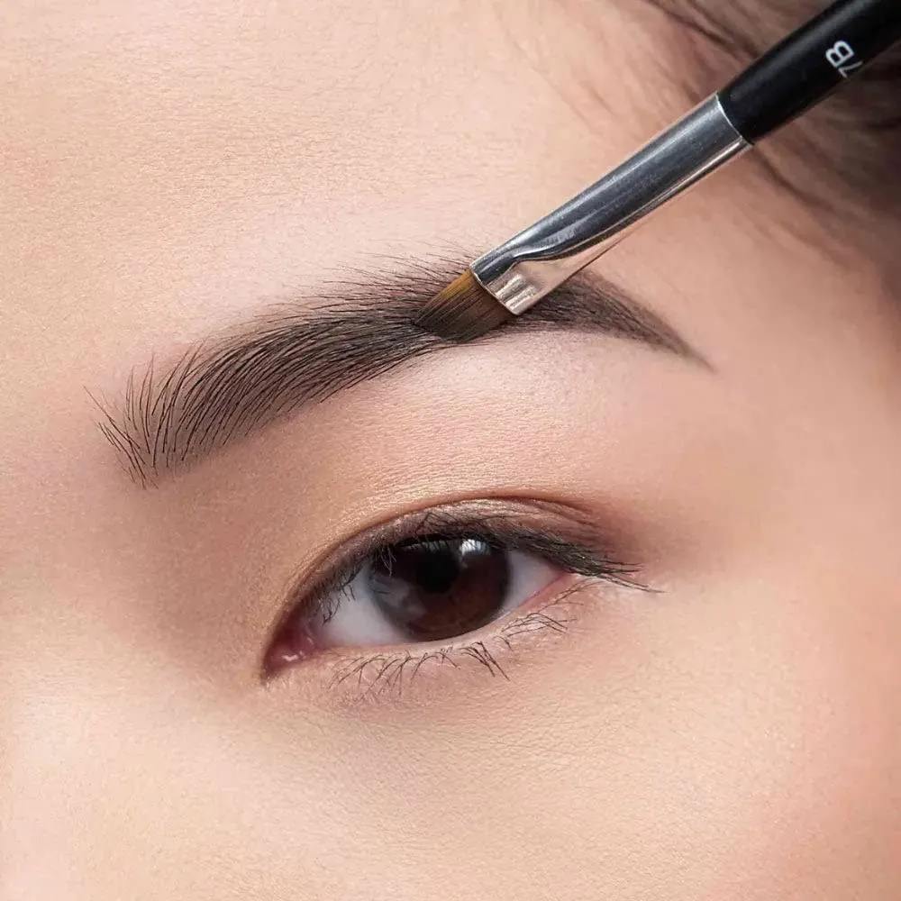 BROCHA ANGULAR DOBLE PARA CEJAS ANASTASIA