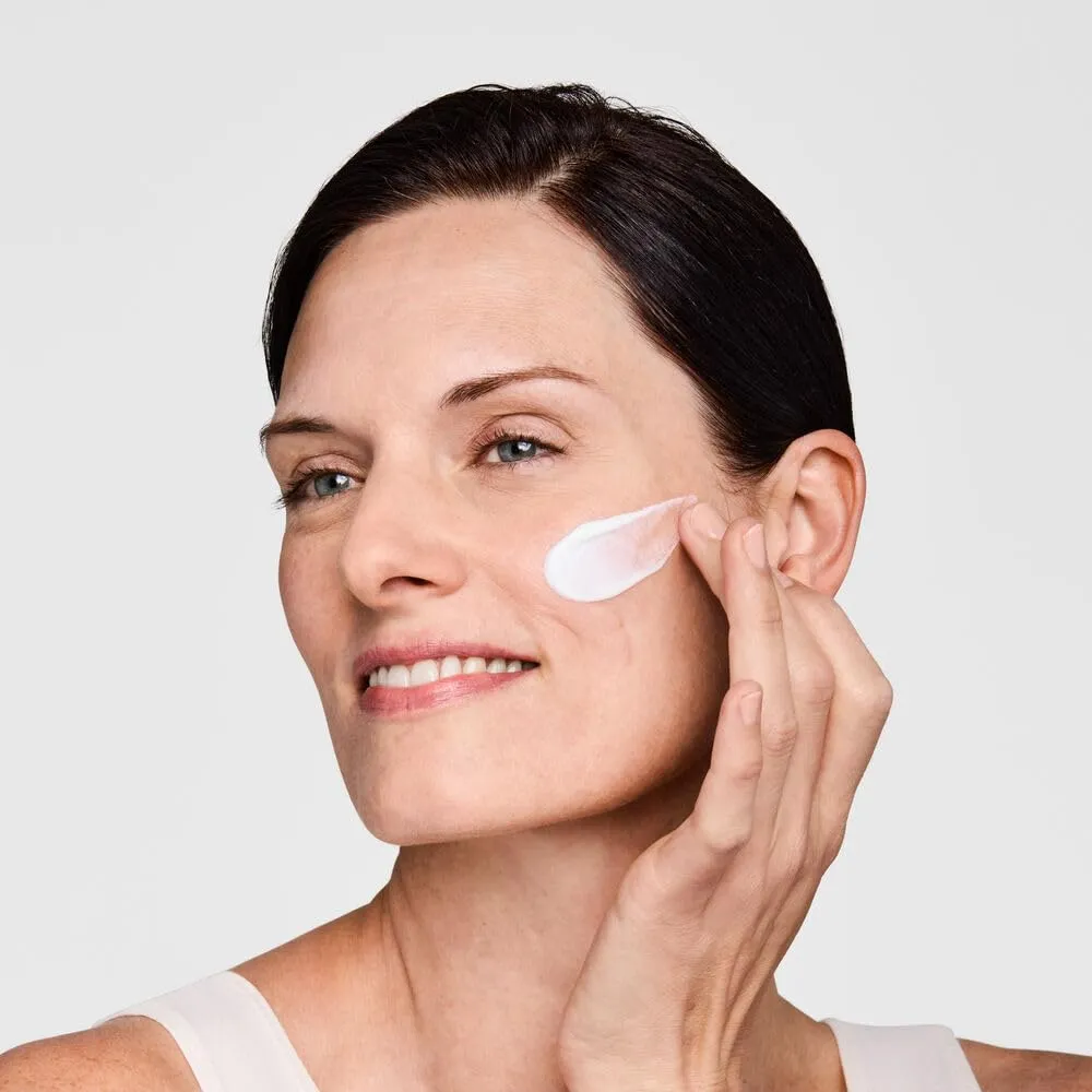 Estée Lauder DayWear – Crema Facial Hidratante Anti-Edad SPF 15 | 1.7oz