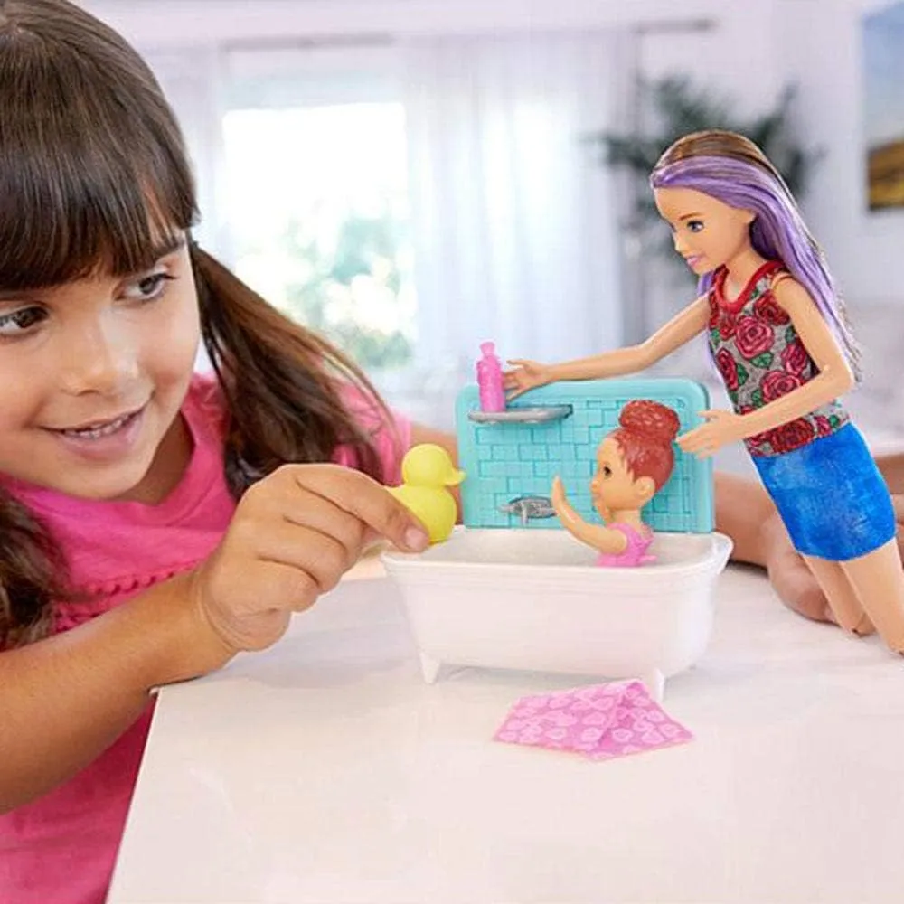 BARBIE SKIPPER SET BAÑO BABYSITTERS INC MORENA