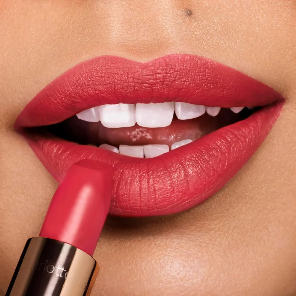 Charlotte Tilbury Revolution Lápiz labial mate | Cereza perdida - rosa fucsia