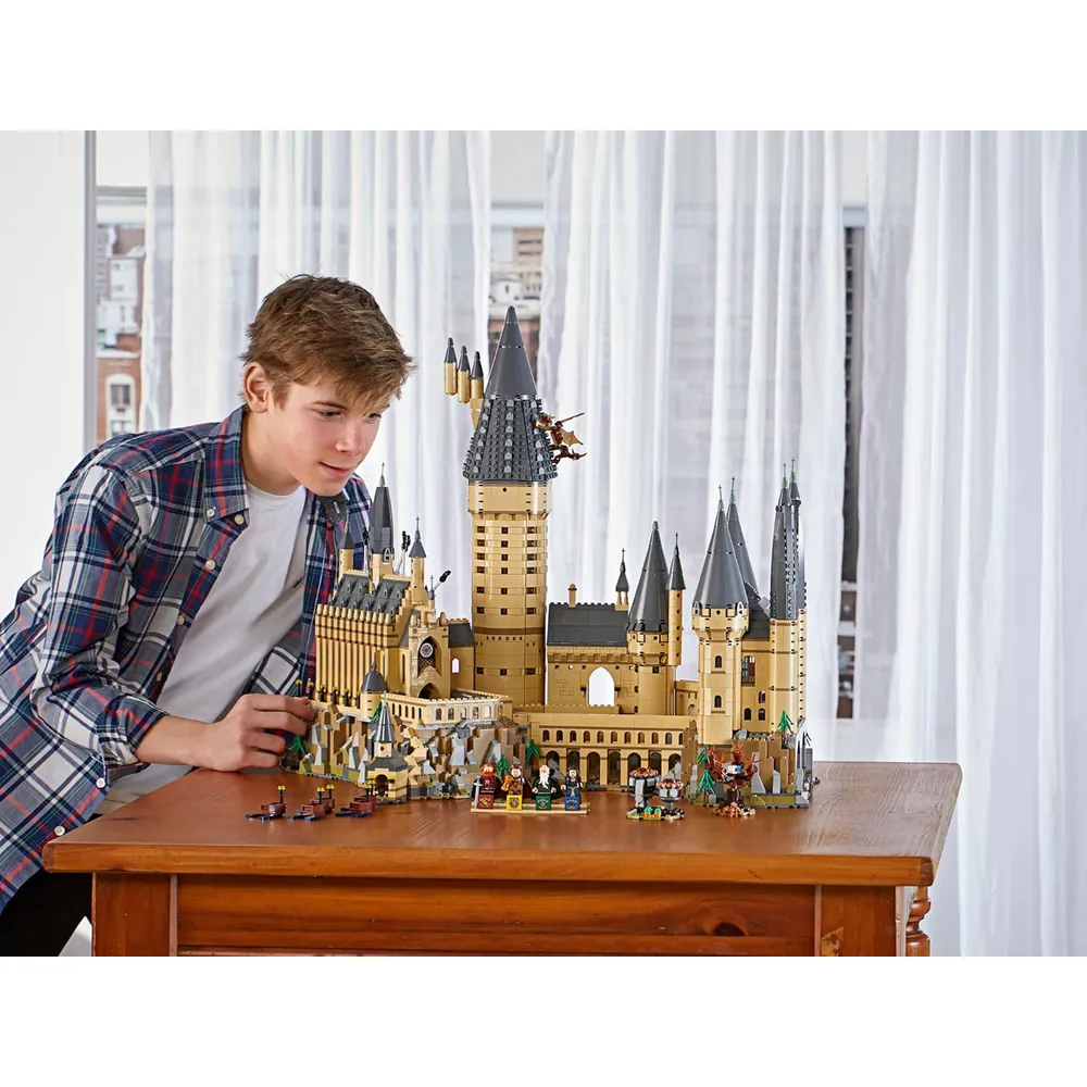 LEGO HARRY POTTER CASTILLO DE HOGWARTS SET CON MINIFIGURAS