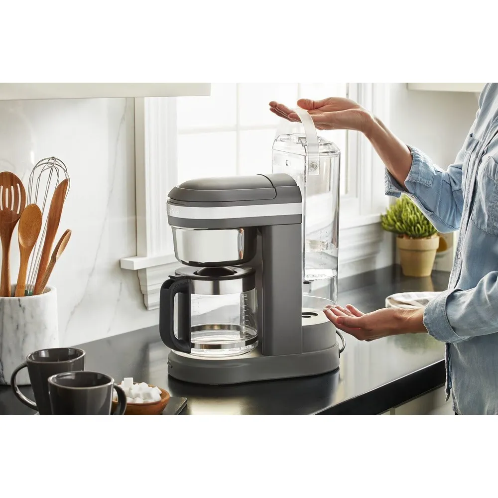 KITCHENAID, CAFETERA DE GOTEO 12 QT / 11.4 L CON CABEZAL DE DUCHA EN ESPIRAL | NEGRO