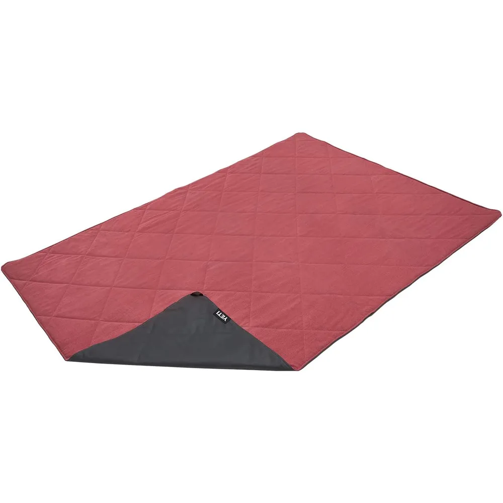 b07rscvfp9_2_webp.webp YETI Lowlamds Manta Multiusos con bolsita para viaje | Rojo