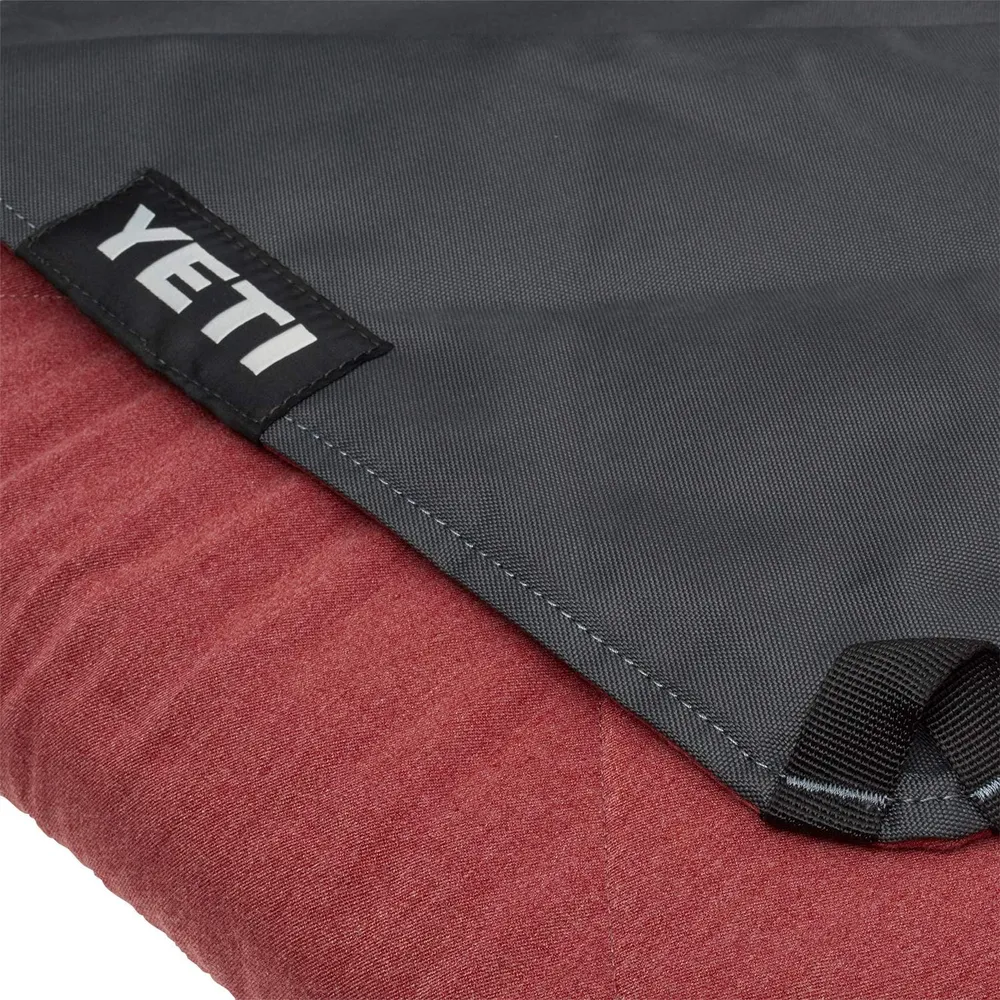 b07rscvfp9_5_webp.webp YETI Lowlamds Manta Multiusos con bolsita para viaje | Rojo