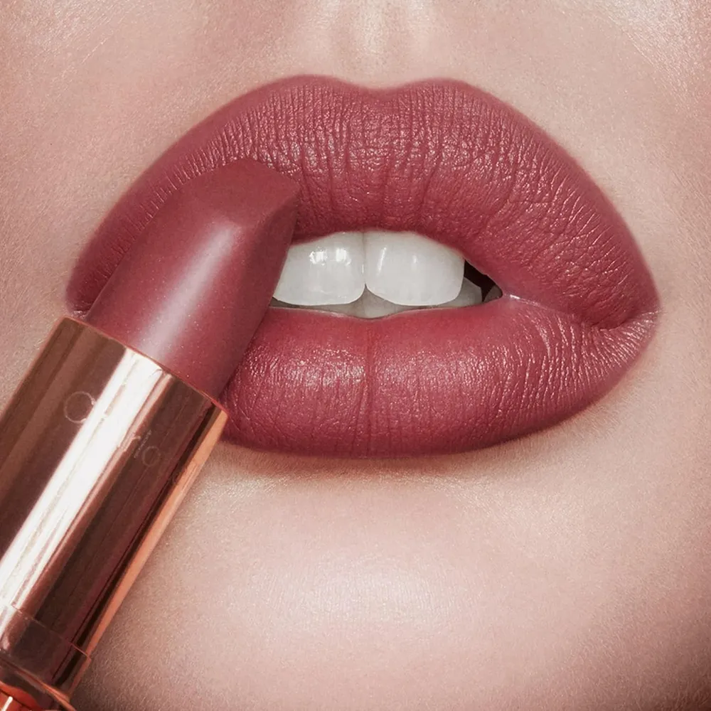 Charlotte Tilbury Revolution Lápiz labial mate | Pillow Talk Medium - rosa baya cálido
