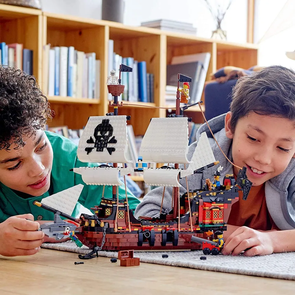 b0858fsq3m_5_webp.webp Lego Creator 3 en 1 barco pirata reconstruible como posada o Isla Calavera