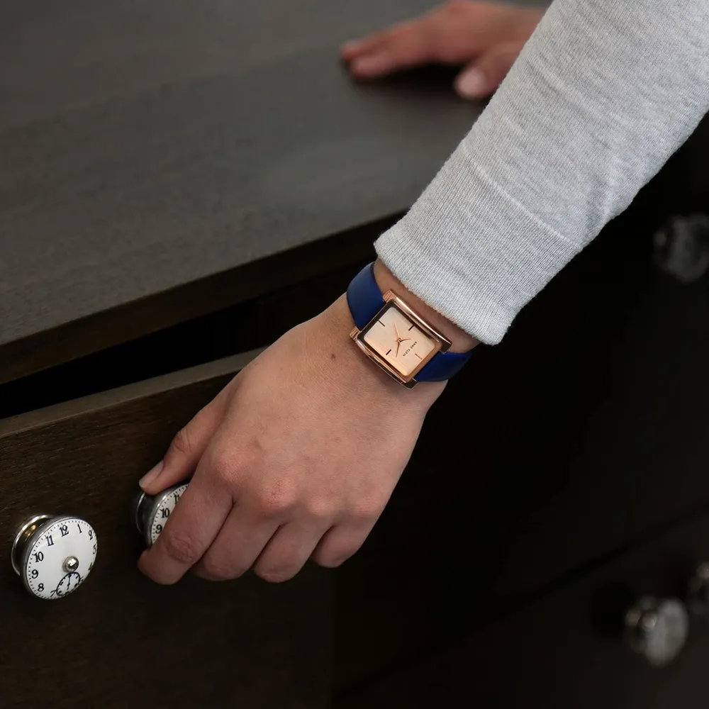 Anne Klein AK/2707TTTN reloj para dama | 28 mm - Azul marino/Oro rosa