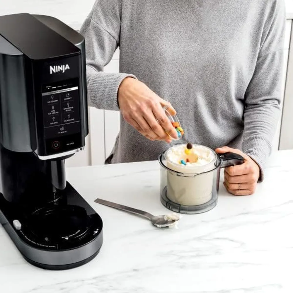 NINJA MÁQUINA PARA HELADOS CREAMI + 3 RECIPIENTES 16 OZ / 473 ML | NEGRO