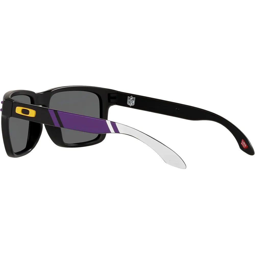 b094ywrxph_4_webp.webp Oakley Holbrook OO9102 NFL Collection Gafas de sol para hombre | Matte Black / Yellow / Prizm Black Minnesota Vikings