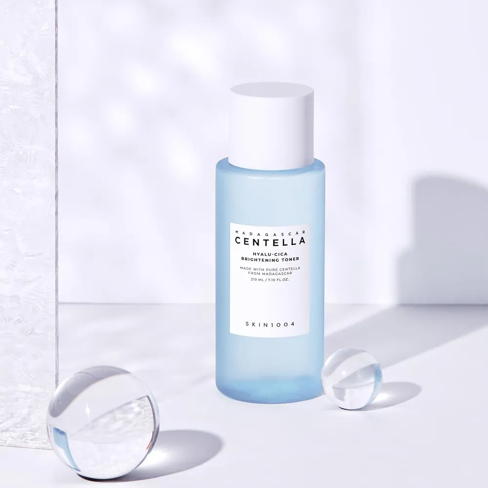b09927s7w6_5_webp.webp TÓNICO FACIAL HYALU-CICA HIDRATANTE EQUILIBRANTE SKIN1004 | 7.10 OZ / 210 ML