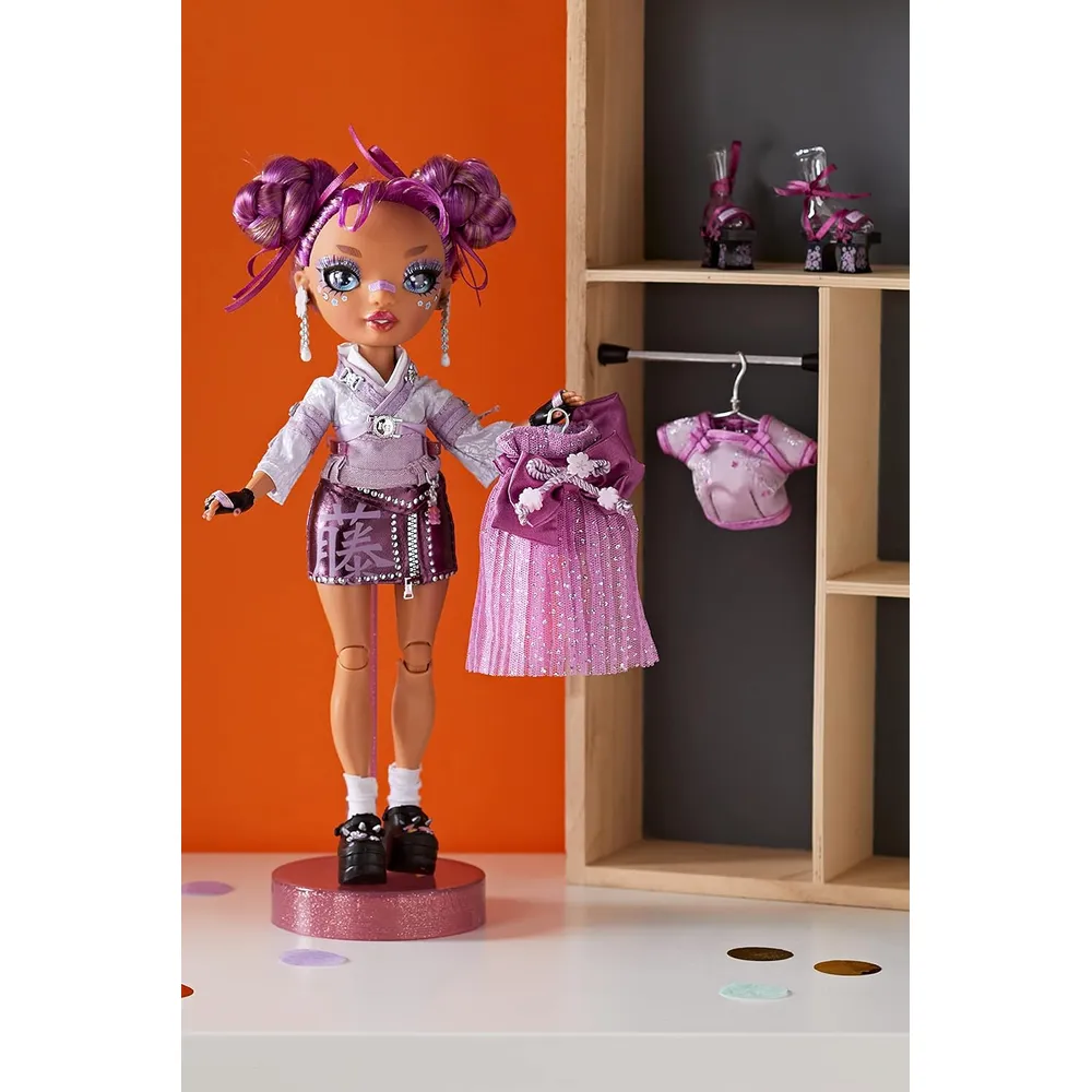 Rainbow High Lila Yamamoto muñeca malva