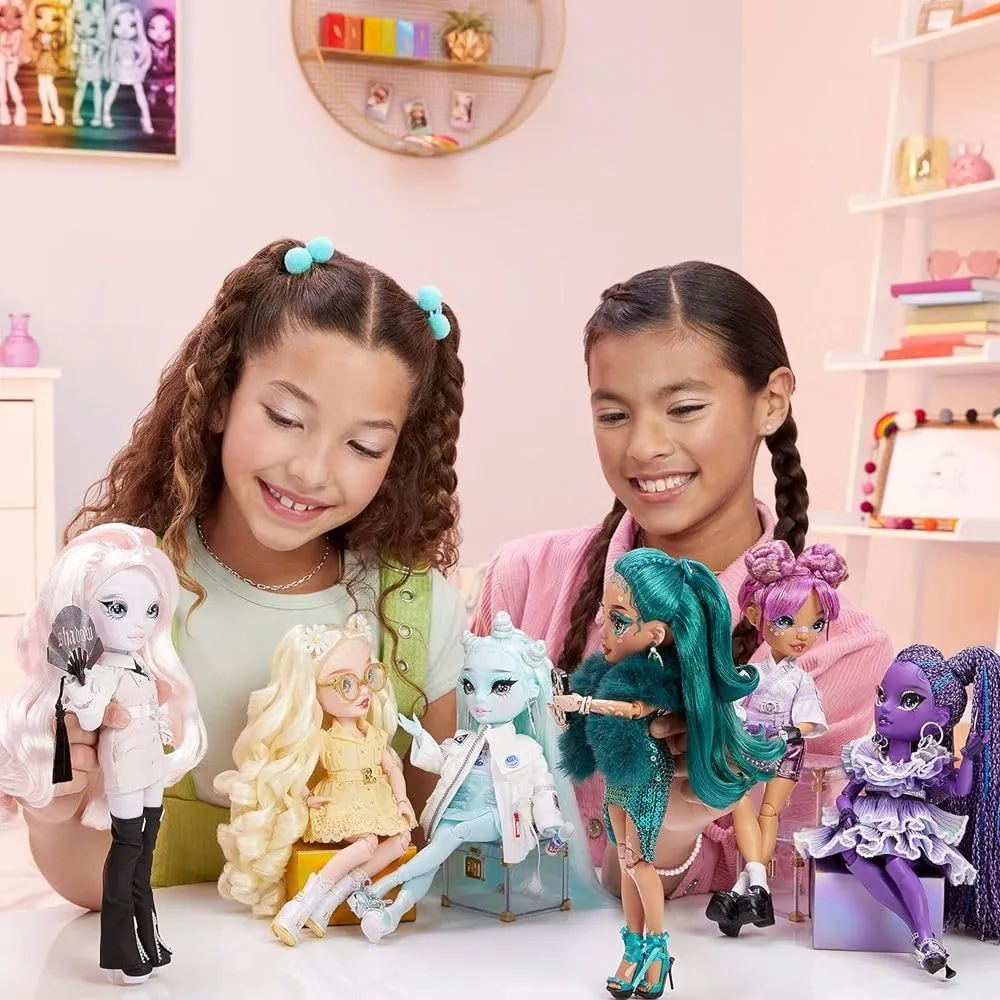 Rainbow High Shadow High Dia Mante muñeca con accesorios
