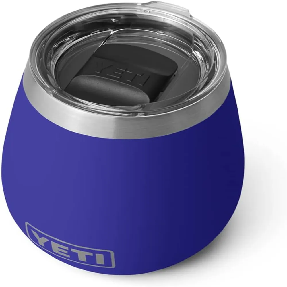 YETI Rambler Vaso de vino de 10 oz de acero inoxidable con tapa MagSlider color azul oscuro