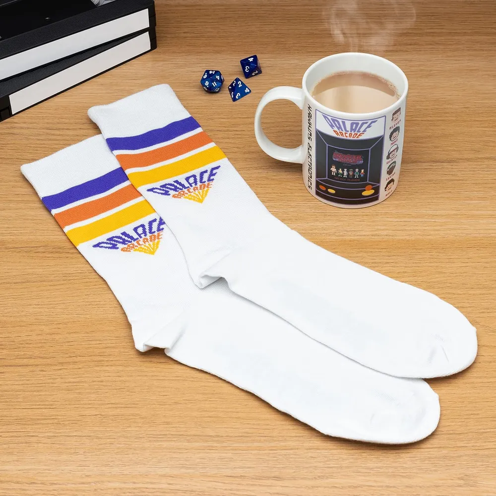 b09rtqyv2b_1_webp.webp Paladone Stranger Things, set taza y calcetines 300 ml