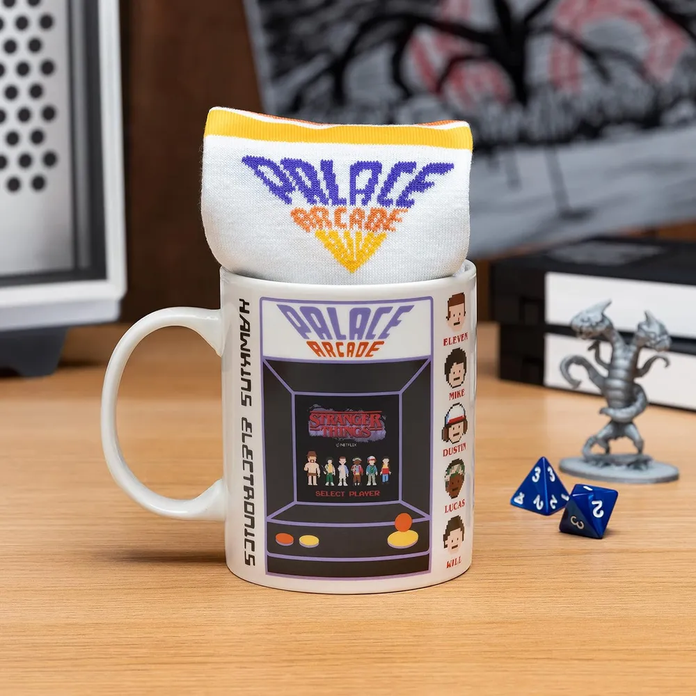 b09rtqyv2b_2_webp.webp Paladone Stranger Things, set taza y calcetines 300 ml