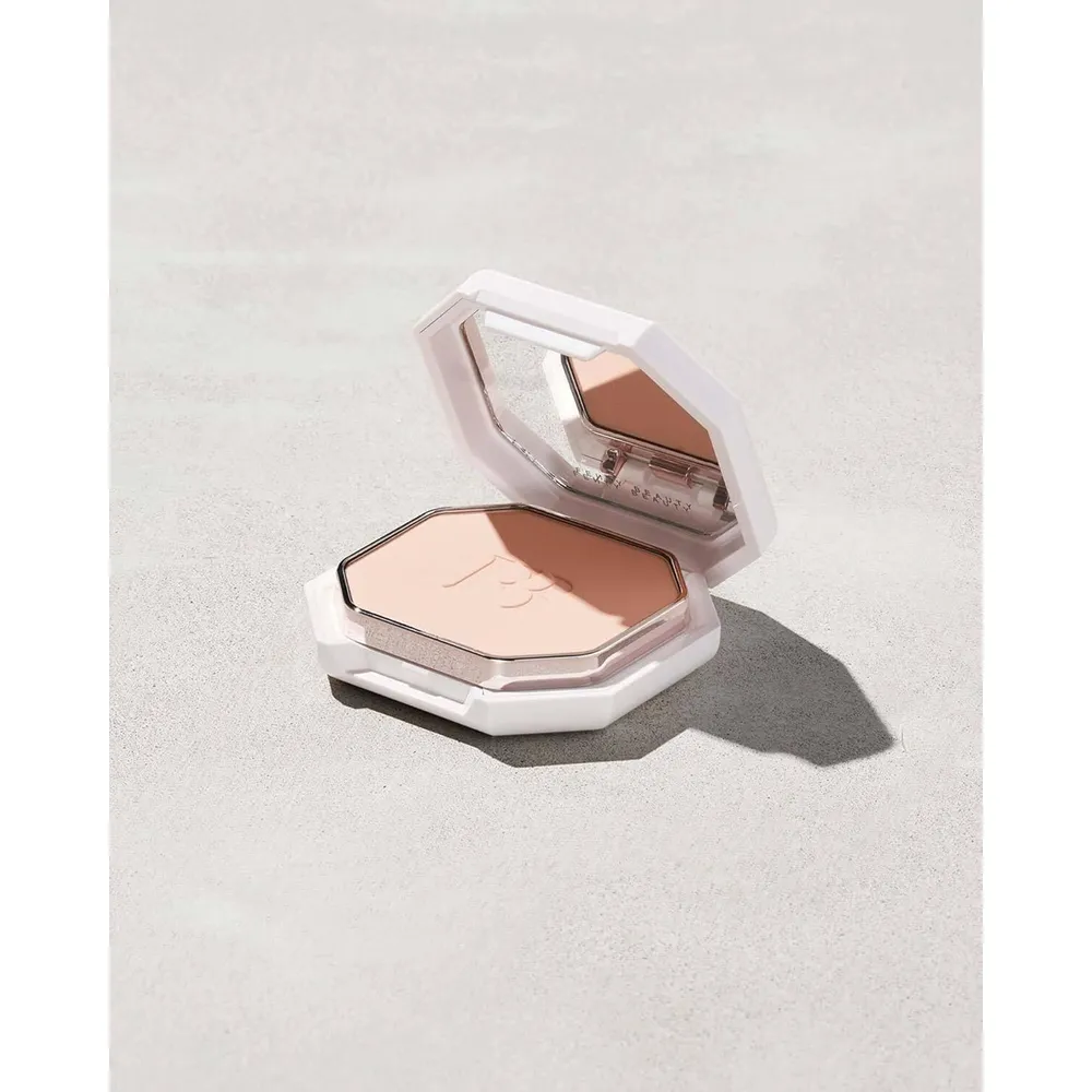 Fenty Base en Polvo Pro Filt’r Soft Matte Longwear tono 120 – by Rihanna