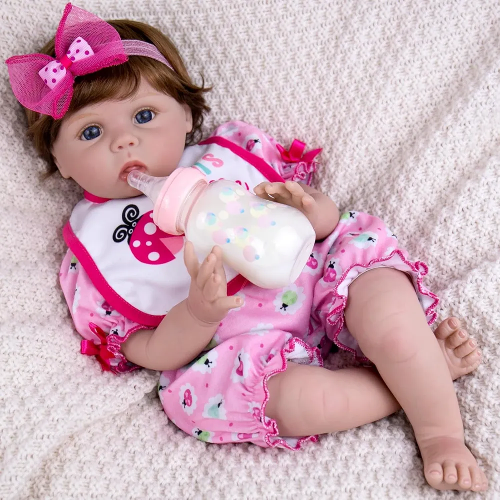 AORI muñeca bebé Realista 22"/56 cm con accesorios | Mariquita rosa