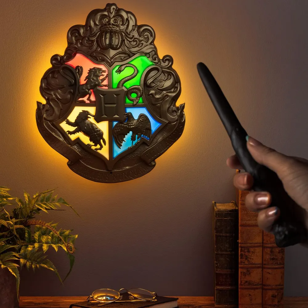 Paladone Harry Potter Hogwarts, lámpara escudo y varita con control remoto
