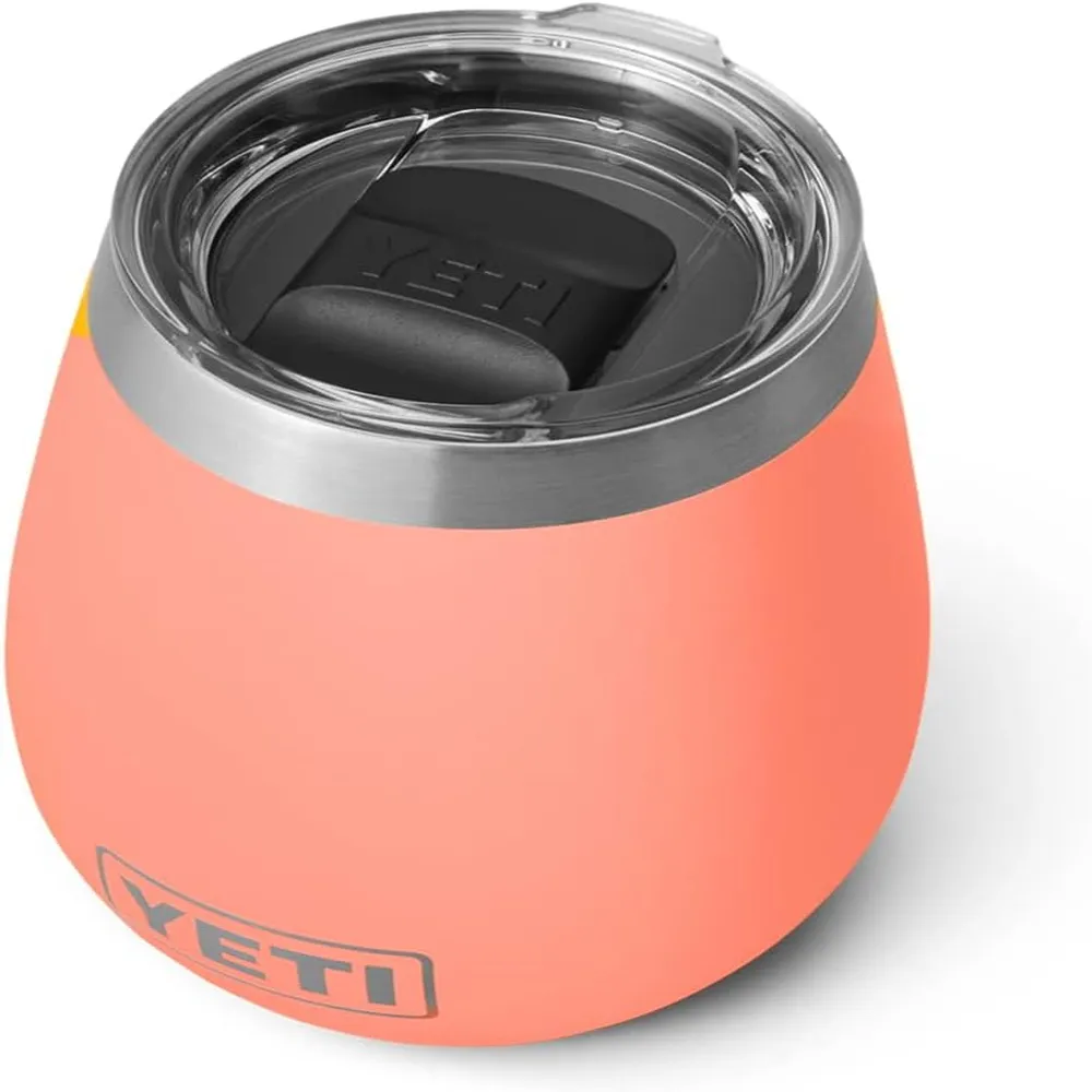 YETI Rambler Vaso de vino de 10 oz de acero inoxidable con tapa MagSlider color coral