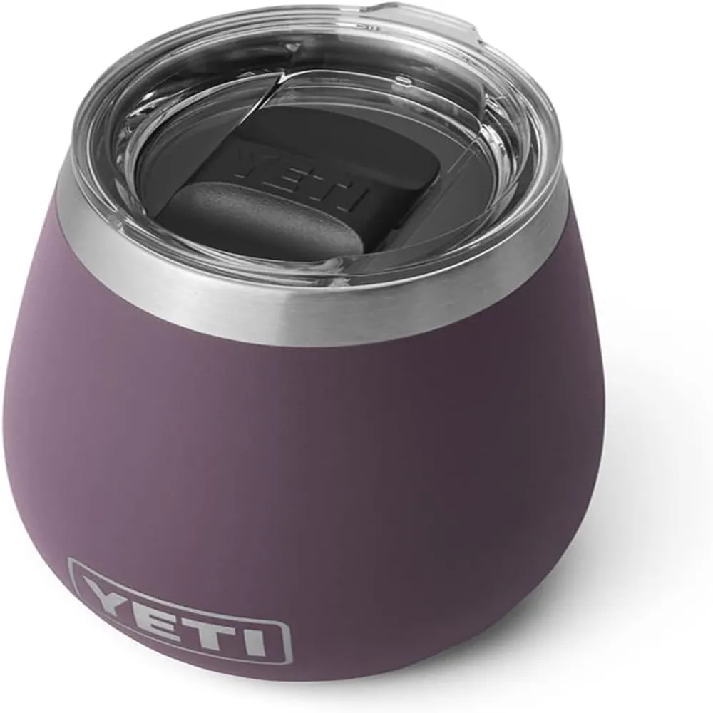 YETI Rambler Vaso de vino de 10 oz de acero inoxidable con tapa MagSlider color uva