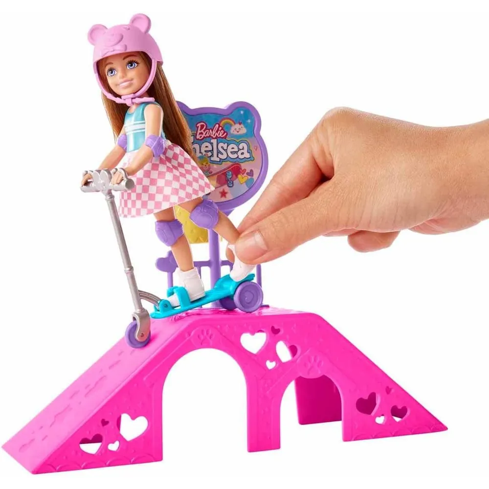 BARBIE CHELSEA PARQUE PATINAJE CON CACHORROS MORENA