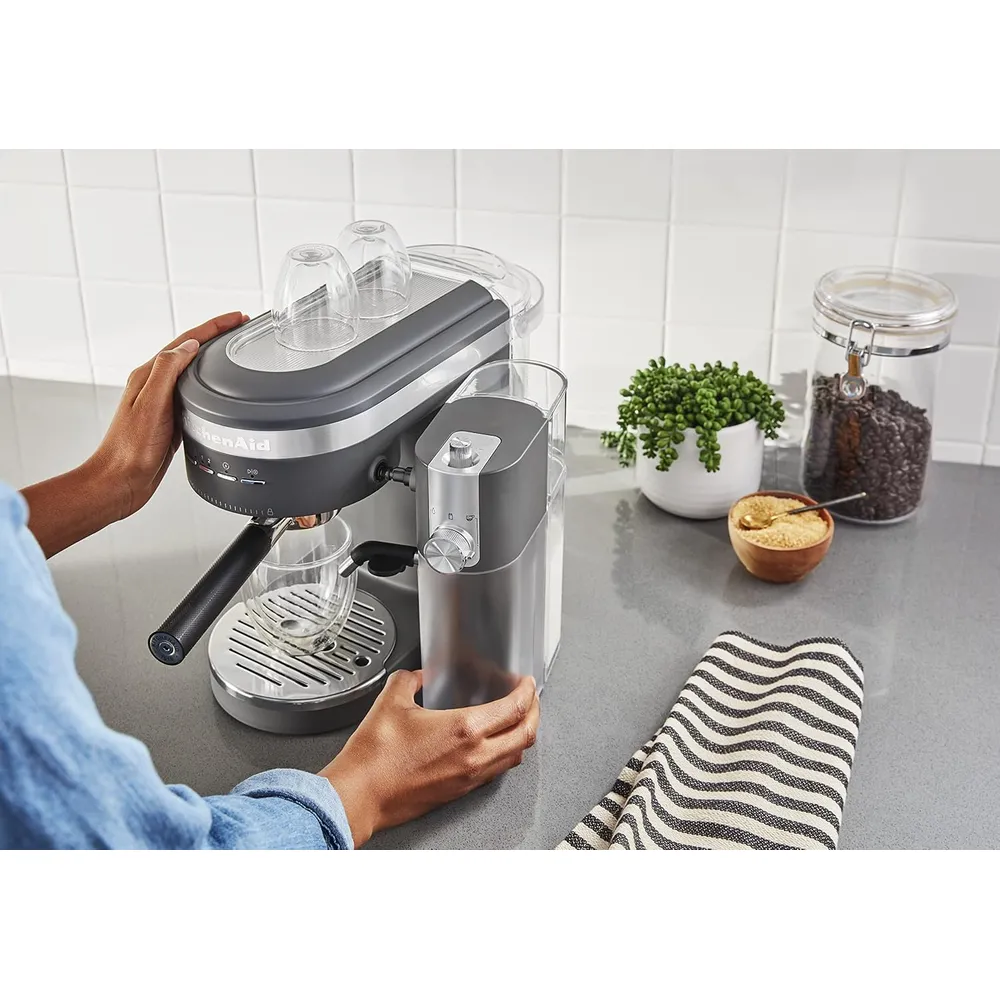 b0b6228mwb_3_webp.webp KITCHENAID, CAFETERA ESPRESSO CON ESPUMADOR DE LECHE AUTOMÁTICO GRIS