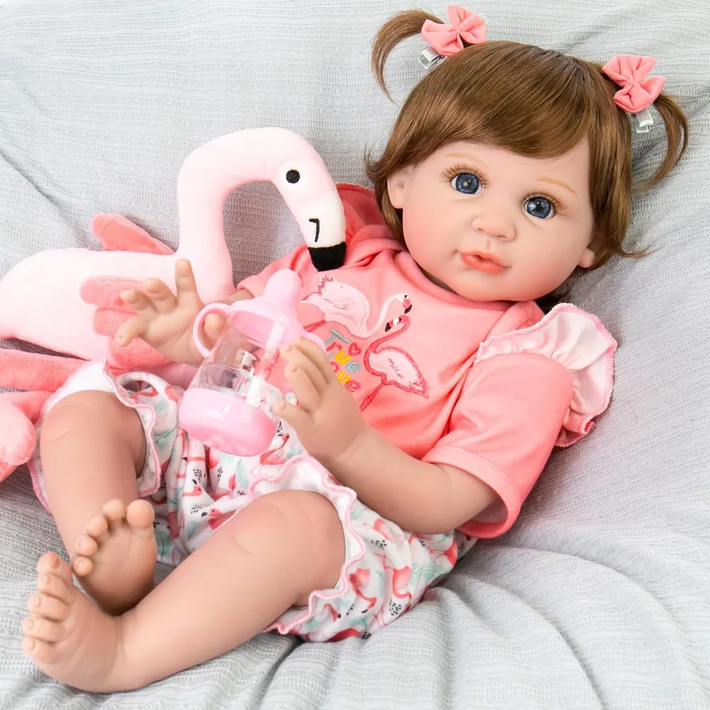 AORI muñeca bebé Realista 22"/56 cm con accesorios | Flamenco
