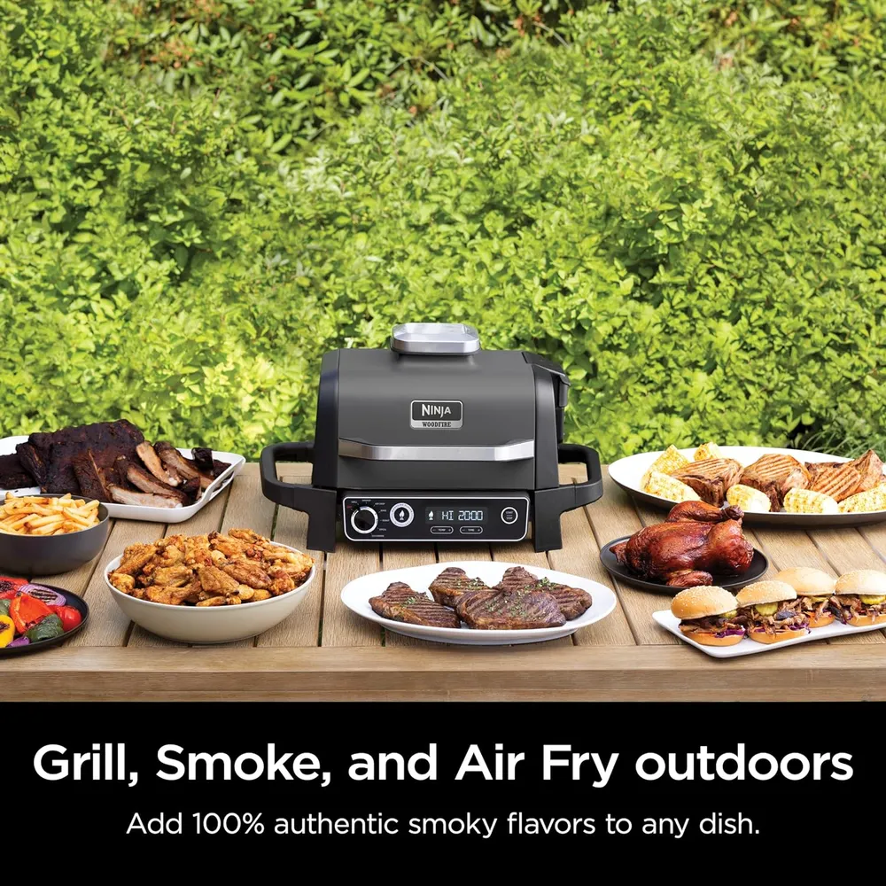 NINJA PARRILLA WOODFIRE OG701 7 EN 1, 6 FILETES / 30 SALCHICHAS | NEGRO