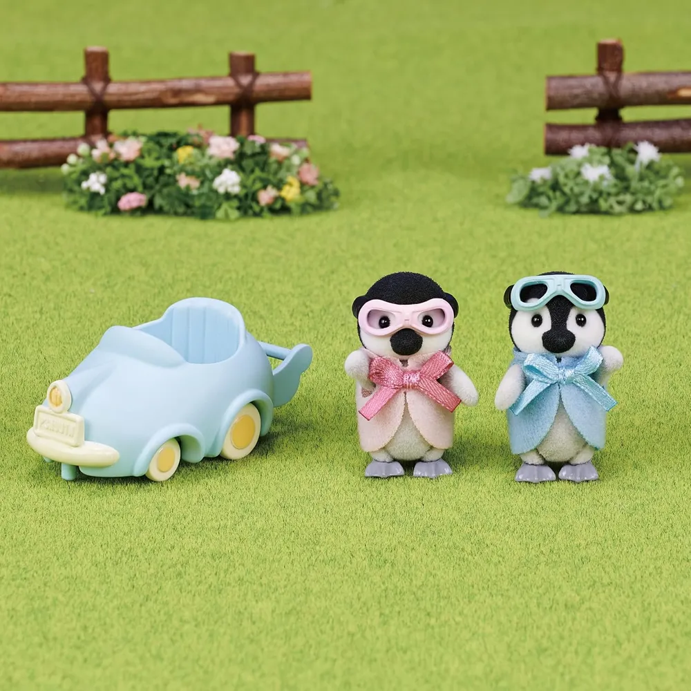 b0bnl9pttq_1_webp.webp MUÑECA SYLVANIAN FAMILIES GEMELOS PINGÜINOS CON COCHE