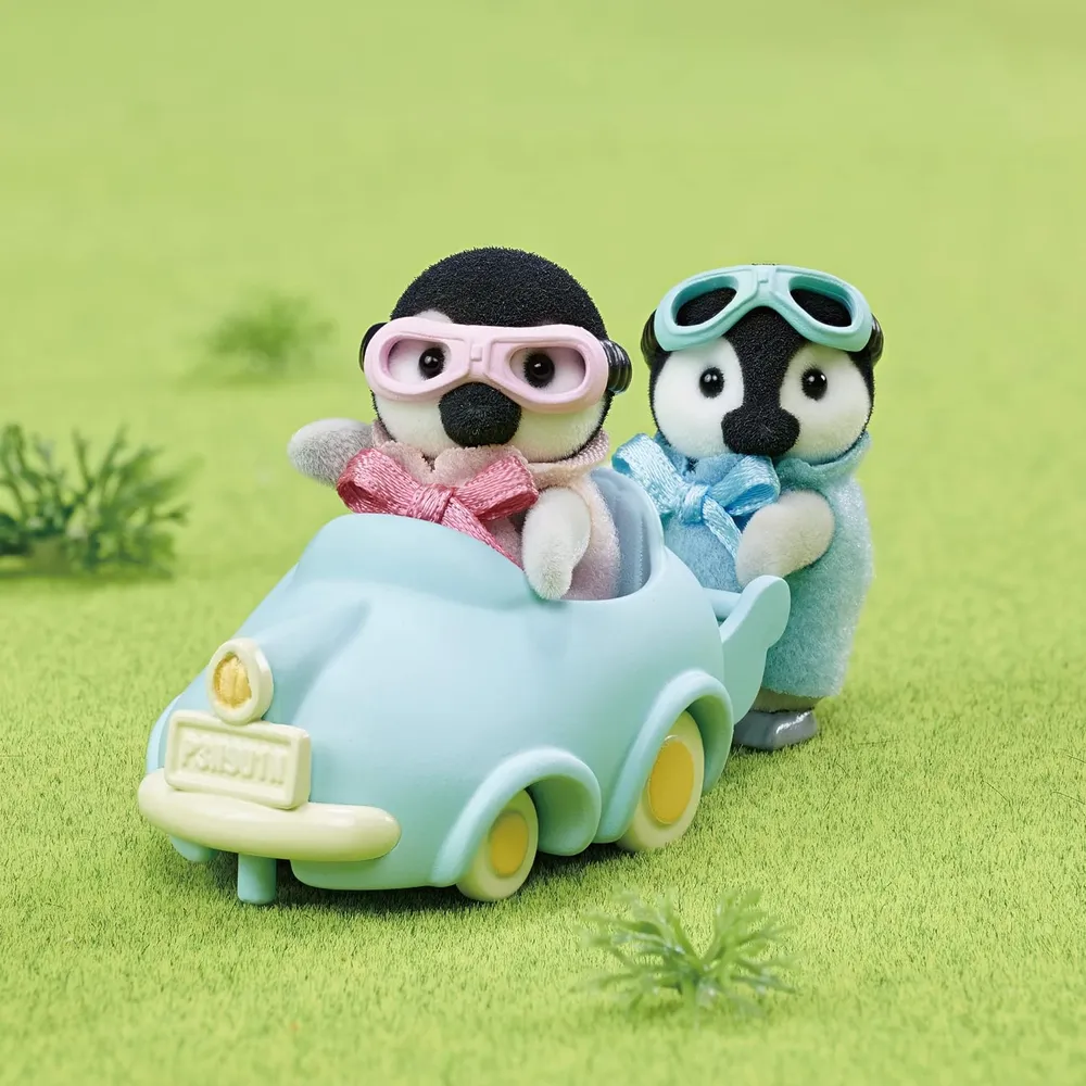 b0bnl9pttq_3_webp.webp MUÑECA SYLVANIAN FAMILIES GEMELOS PINGÜINOS CON COCHE