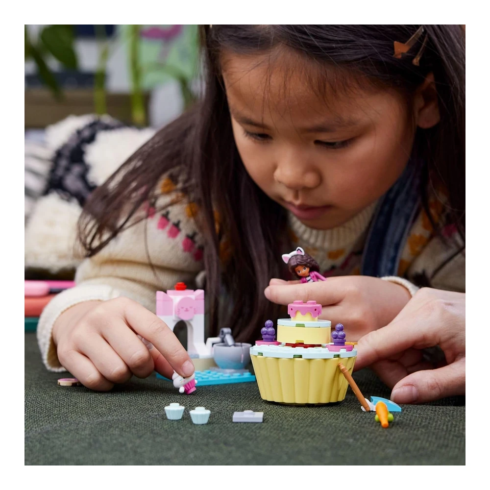 b0bsrdlywd_1.webp Lego Gabby's Dollhouse Bakey With Cakey Fun 10785 Juego de Juguetes de Construcción - Cocina de Simulación - Horno