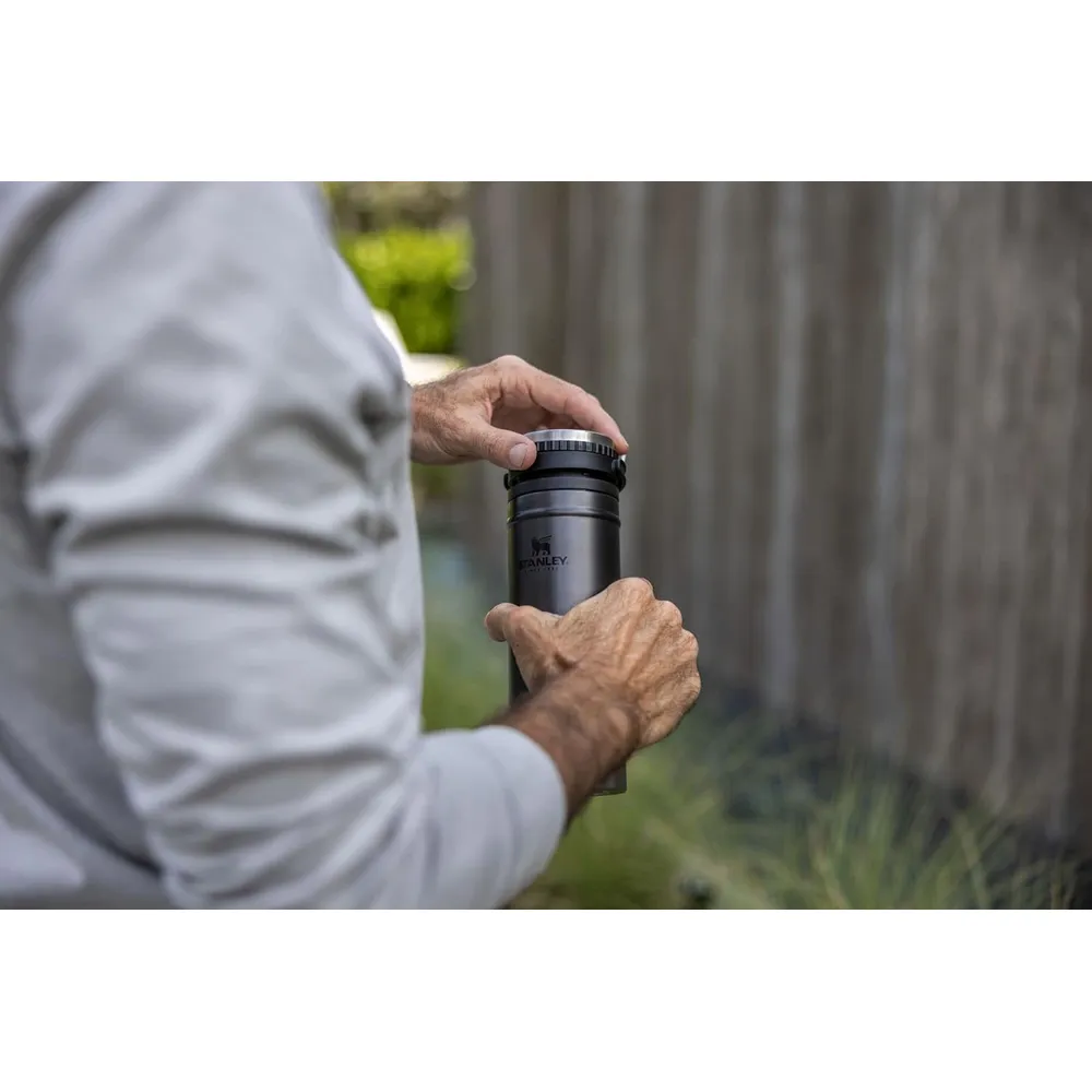 Stanley Travel Mug con tapa integrada 16 oz | Coal Glow