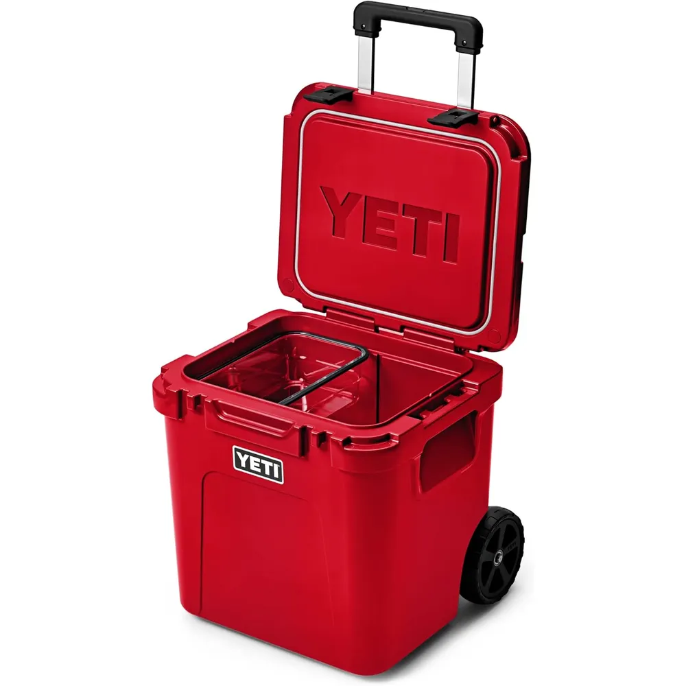 b0bztf2hyy_2_webp.webp YETI Roadie 48 Cooler Con Ruedas Y Mango Retráctil | Rojo