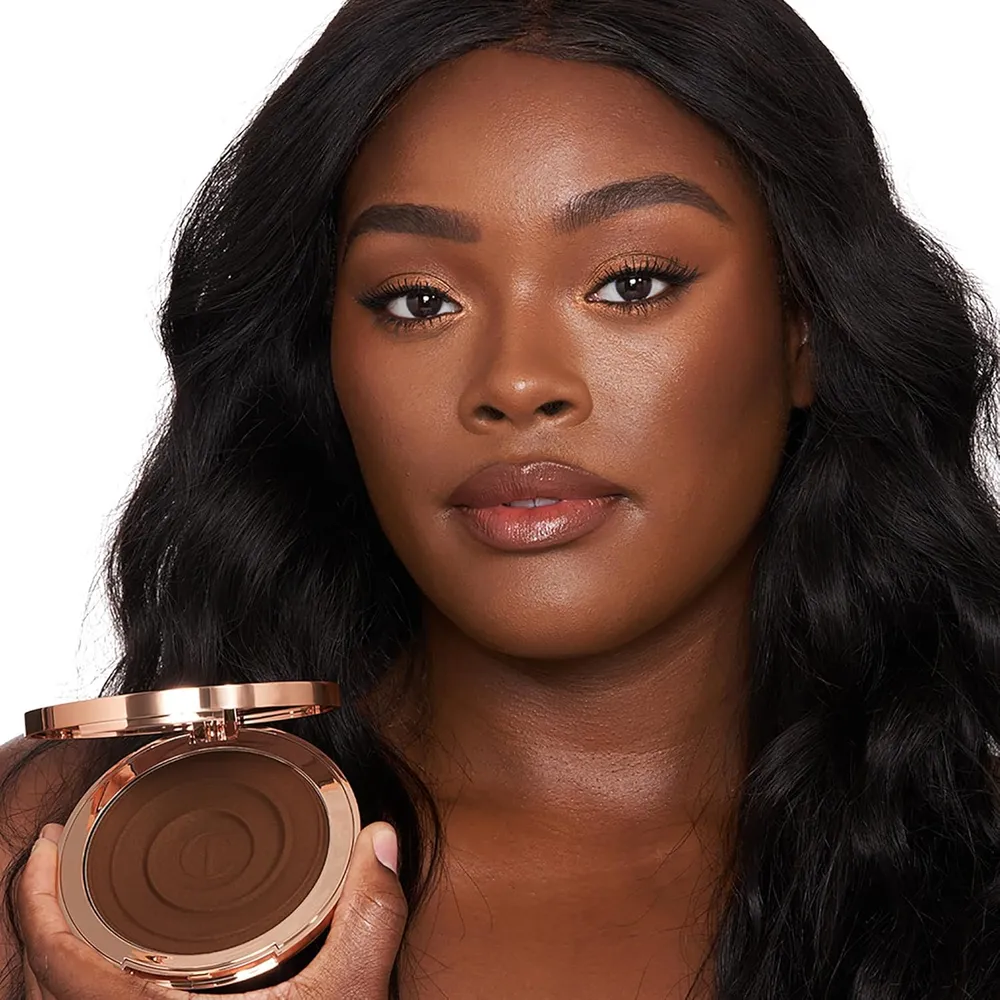 Charlotte Tilbury Beautiful Skin Maquillaje y bronceador en crema | 04 Profundo